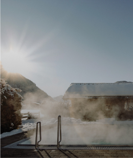 Beheiztes Freischwimmbad im Winter im Hotel Bergzeit by seven in Flachau